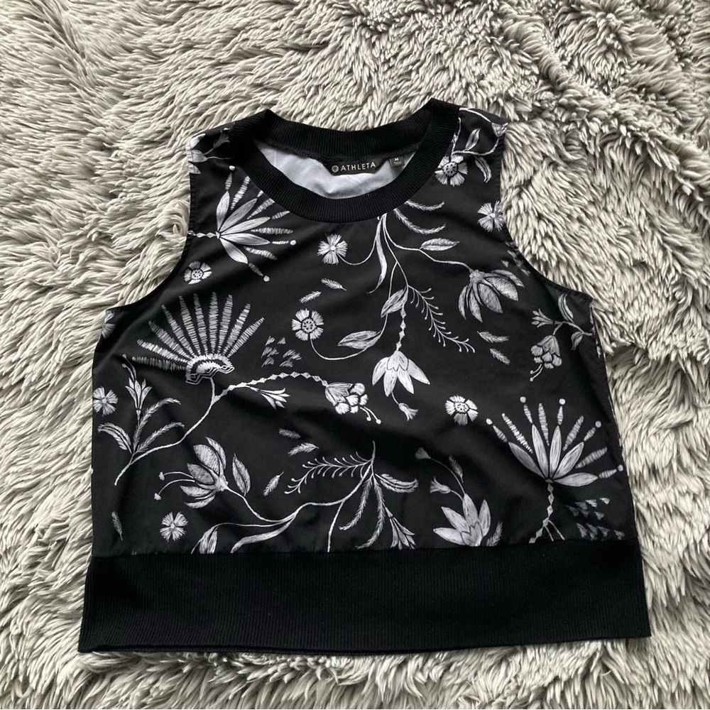 Athleta-MED-Zephyr Wildflower Print Tank Top in black - Picture 3 of 9